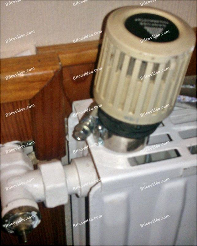 Chaud246-Un radiateur est froid au redémarrage du chauffage-robinet  thermostatique bloquée-dépannage 